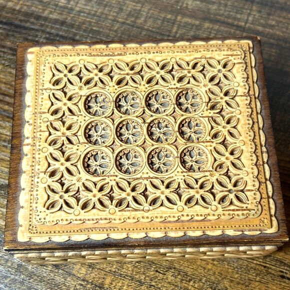 Vintage Russian Carved Artisan Trinket Box Casket Wood Latticed Pierced Panels - Picture 2 of 8